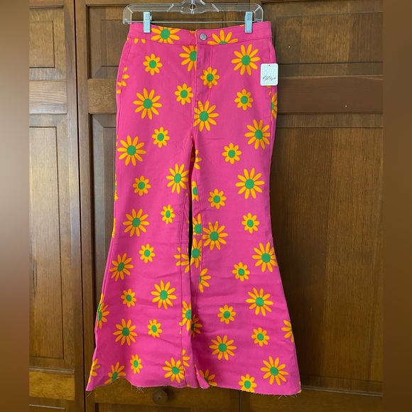NWT Free People Youthquake Printed Crop Flare Jeans in Lipstick combo sz. 29 - Picture 4 of 4